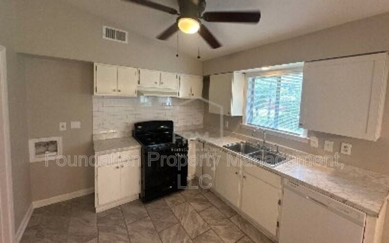 2237 Gayle Ave - Photo 3 of 18