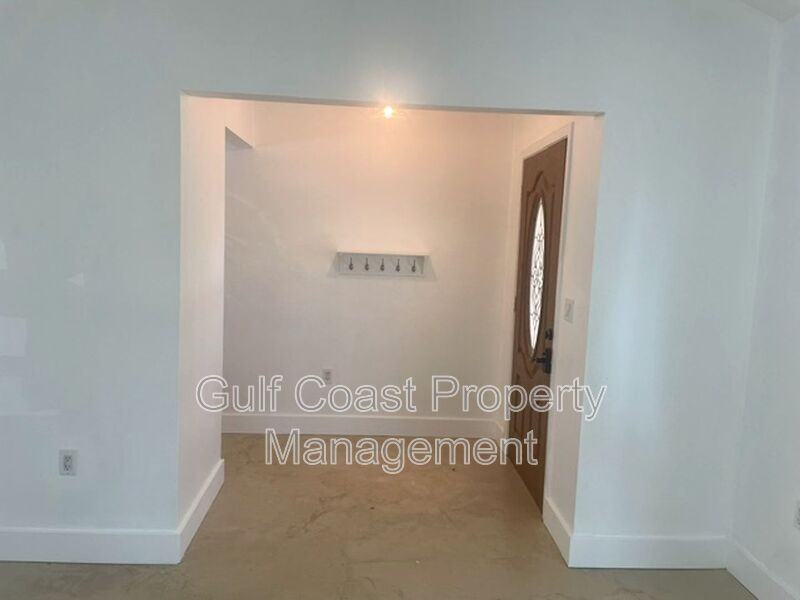 5677 Beneva Woods Cir - Photo 4 of 39