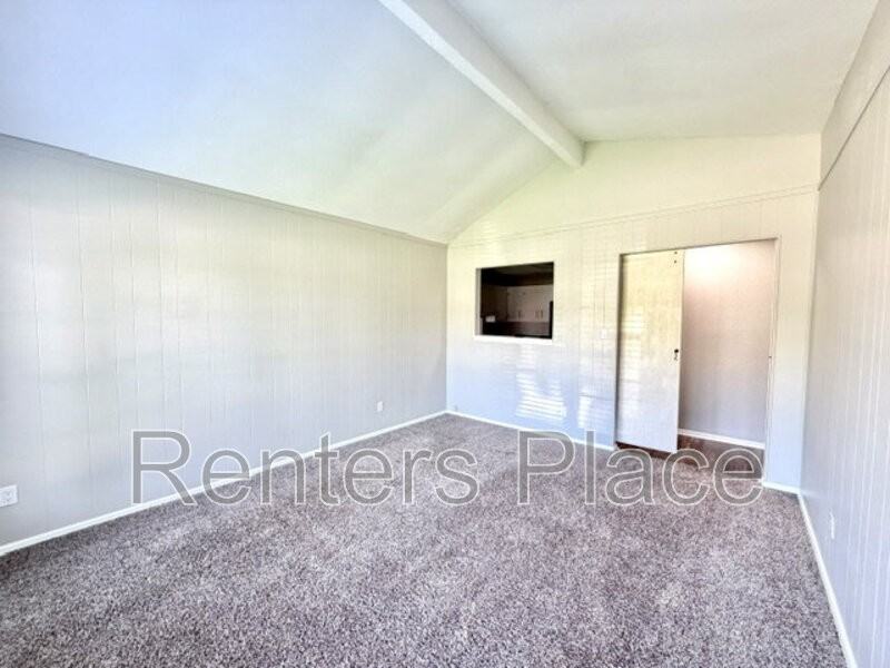 313 N Cedar St - Photo 3 of 20