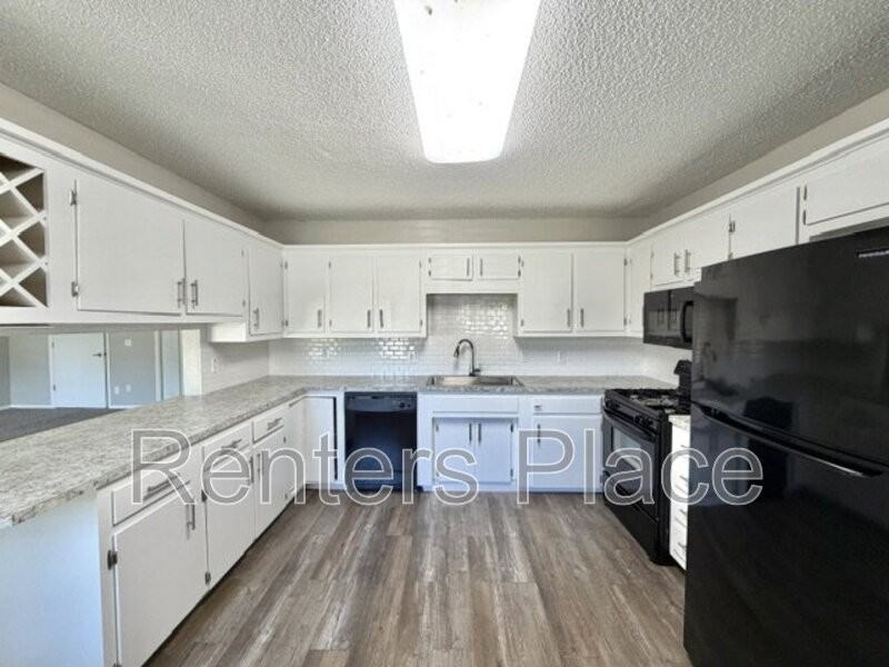 313 N Cedar St - Photo 4 of 20