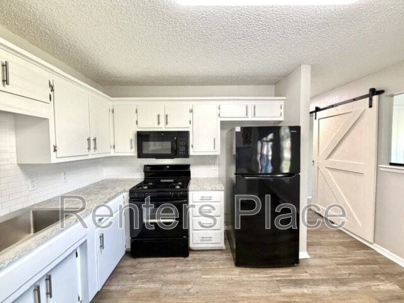 313 N Cedar St - Photo 5 of 20