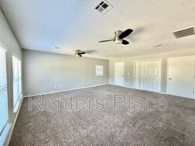 313 N Cedar St - Photo 7 of 20