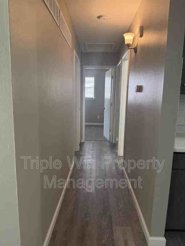 7250 Howdershell Rd - Photo 6 of 22