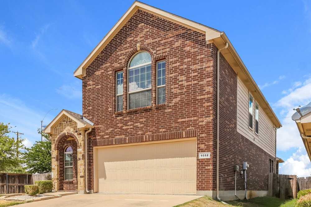1032 Sunderland Ln - Photo 4 of 20