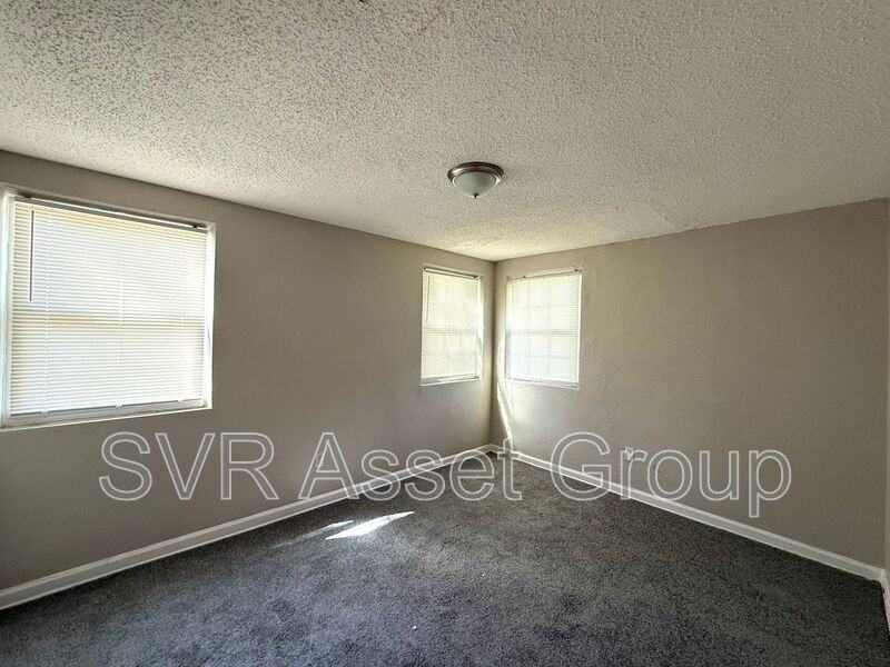 9073 11th Ave - Photo 4 of 10