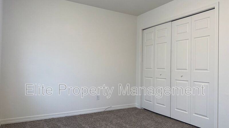 161 S Stardust Cir - Photo 3 of 18