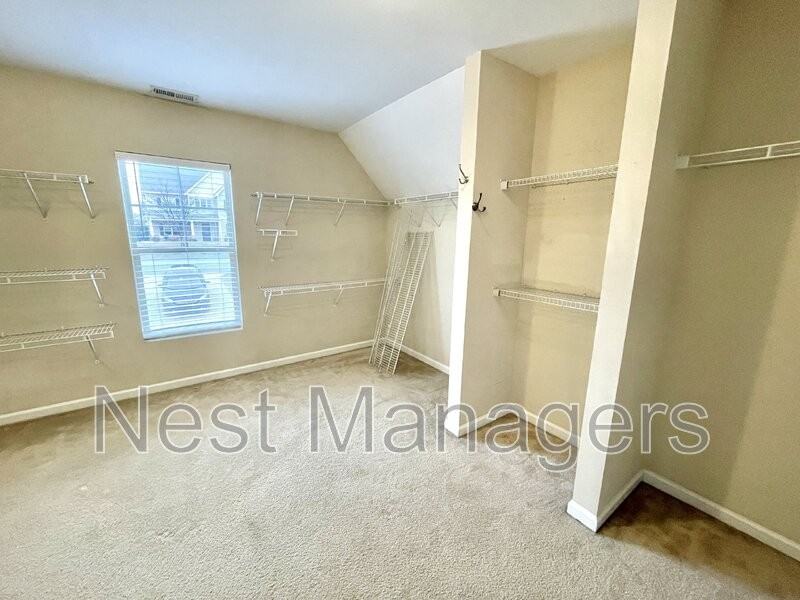 311 Highgrove Dr - Photo 4 of 40