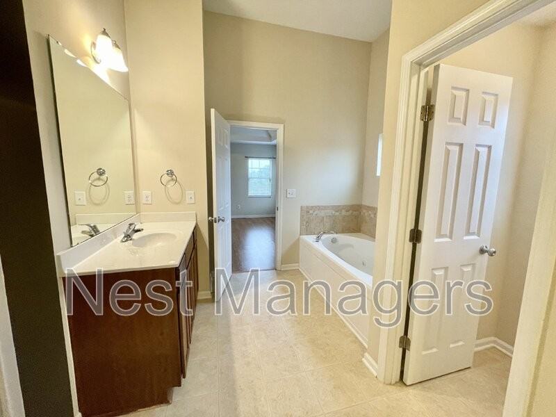 311 Highgrove Dr - Photo 6 of 40