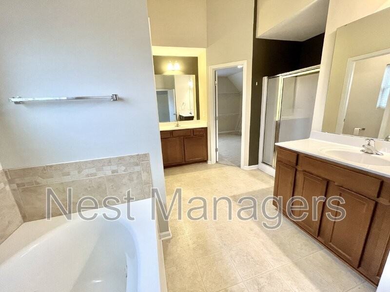 311 Highgrove Dr - Photo 7 of 40