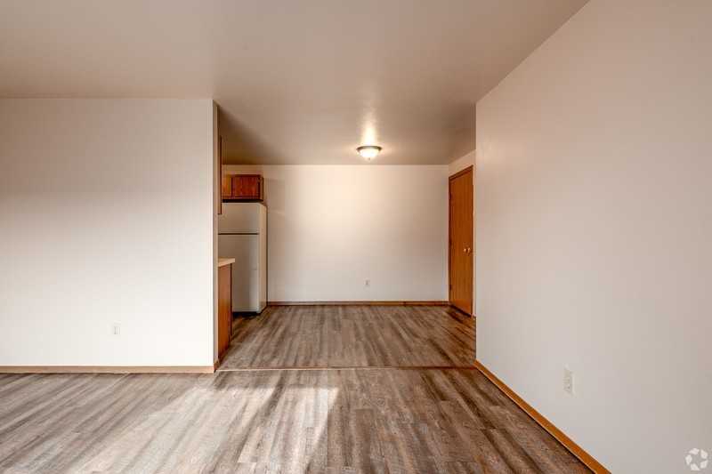 1721 Lenwood Ave #6 - Photo 4 of 15