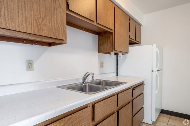 1142 E Walnut St - Photo 4 of 15
