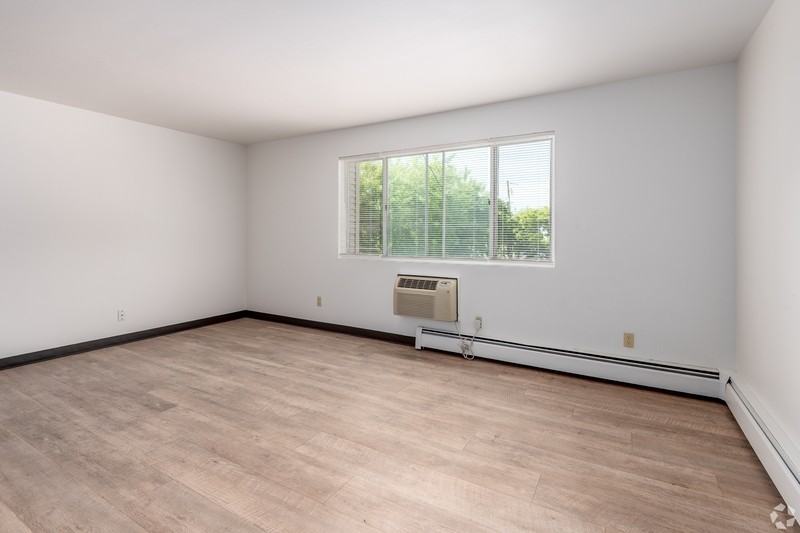 1142 E Walnut St - Photo 7 of 15