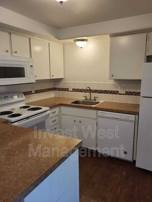 2815 Estreet #R - Photo 3 of 8