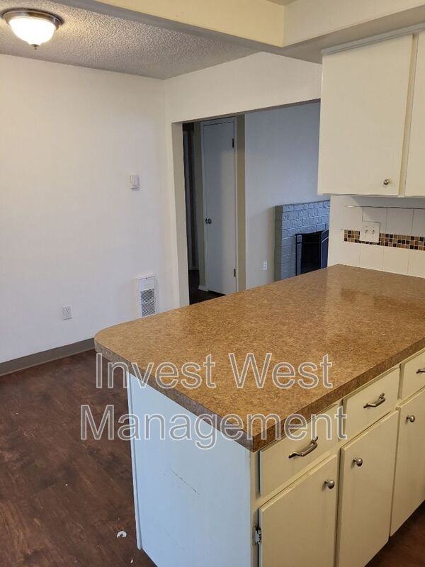 2815 Estreet #R - Photo 4 of 8