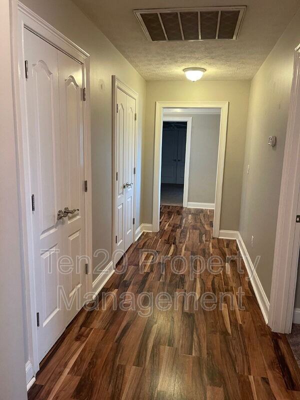 22 Cotton Ct - Photo 4 of 43