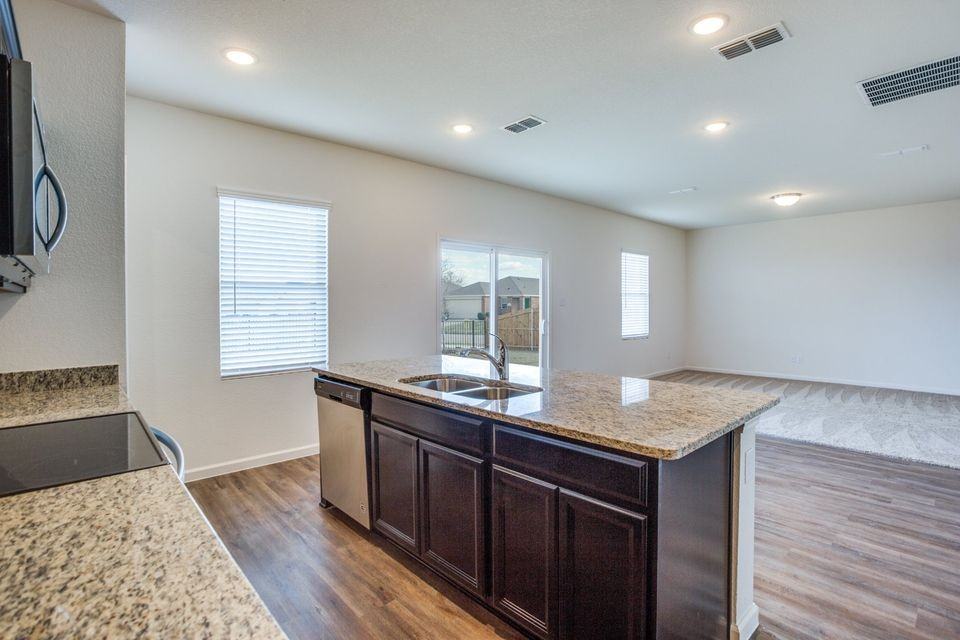 305 Briar Cv #20 - Photo 3 of 10