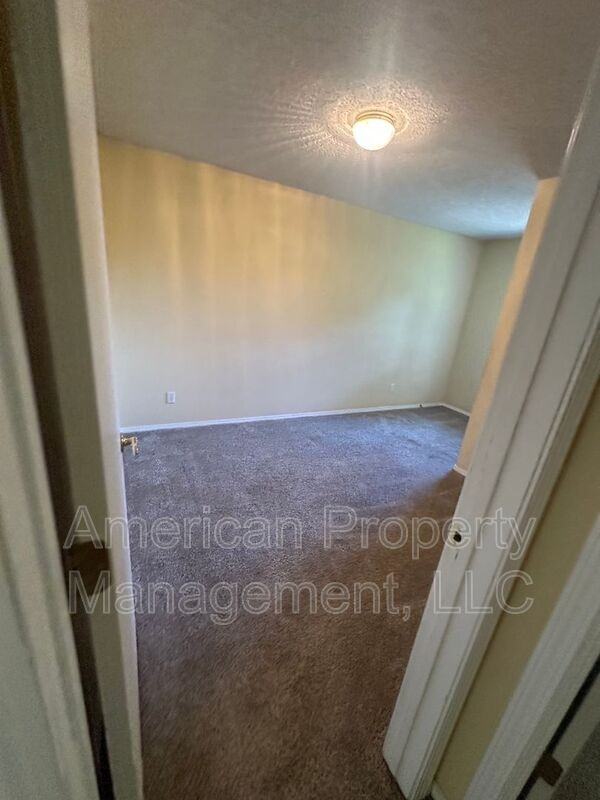 4718 Ne Wisconsin St - Photo 4 of 22