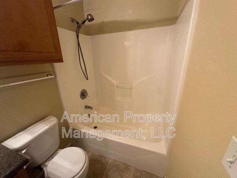 4718 Ne Wisconsin St - Photo 5 of 22