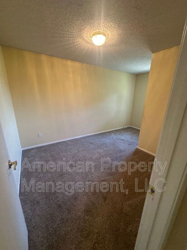 4718 Ne Wisconsin St - Photo 6 of 22
