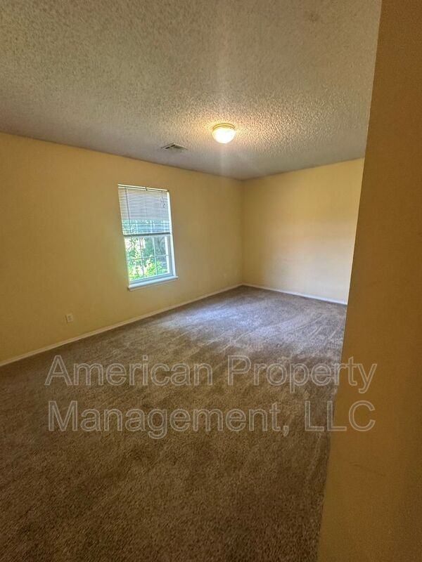4718 Ne Wisconsin St - Photo 7 of 22
