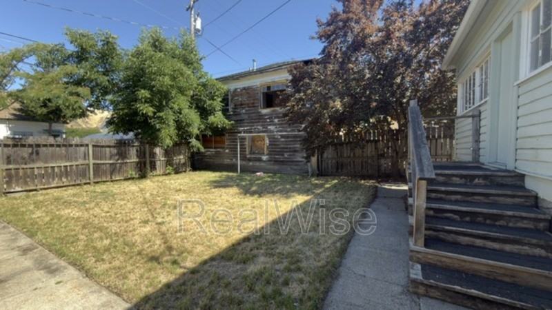 1416 Se Pine St - Photo 4 of 22