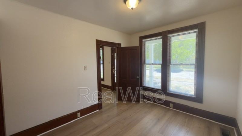 1416 Se Pine St - Photo 7 of 22