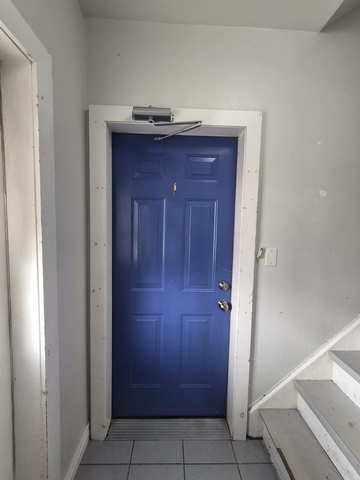 104 Mississaga St W - Photo 3 of 18