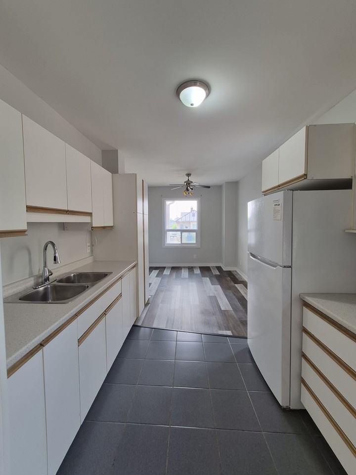 104 Mississaga St W - Photo 5 of 18