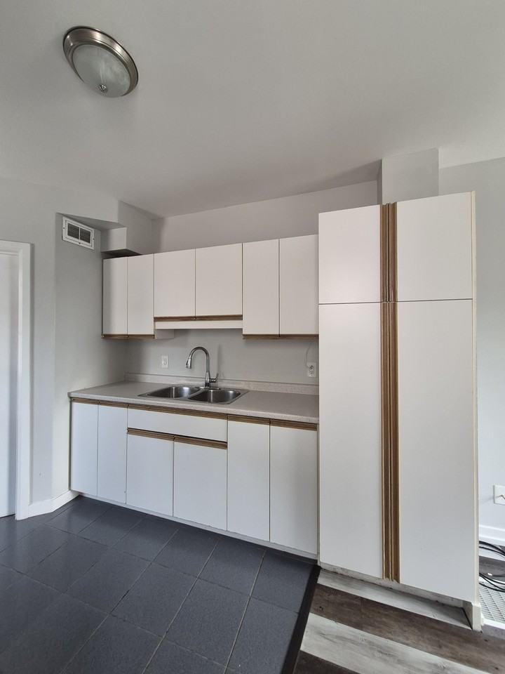 104 Mississaga St W - Photo 6 of 18