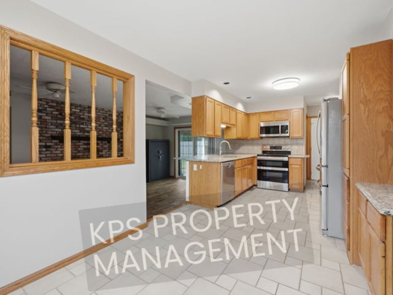 1915 Cypress Ln - Photo 5 of 10