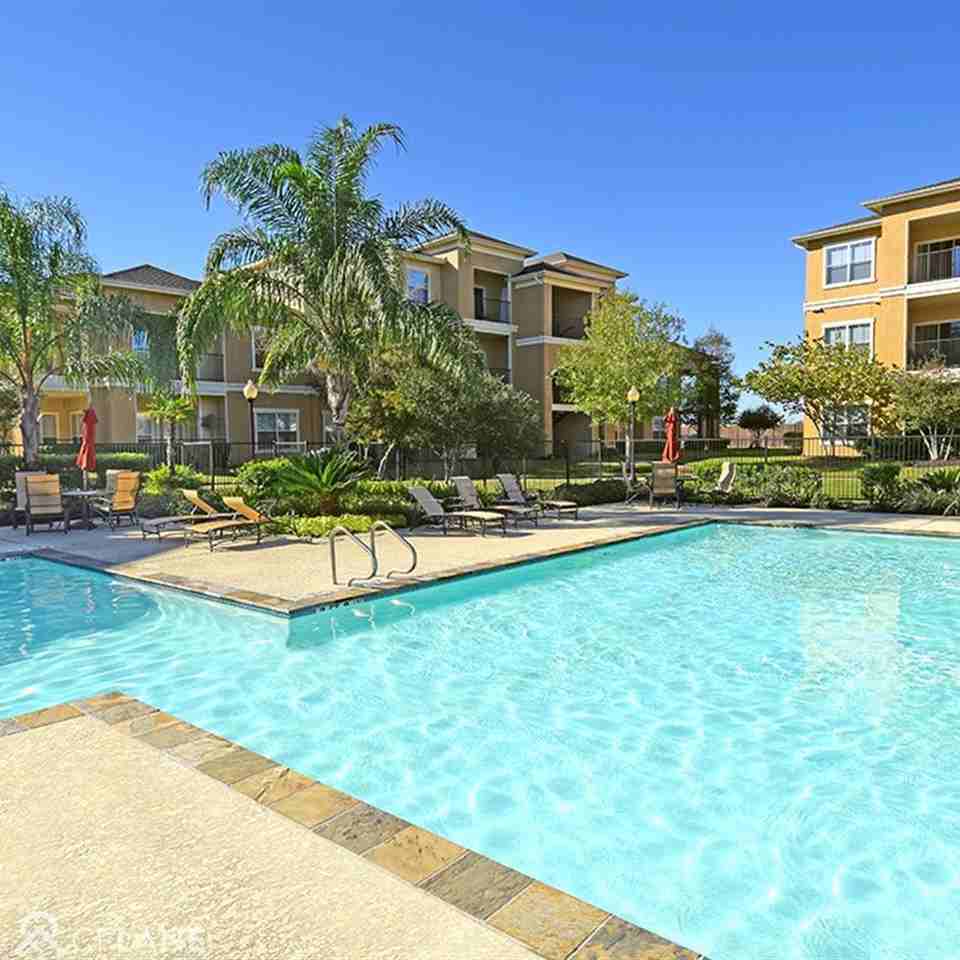 Villas at Riverpark West Apartments - Photo 3 of 8