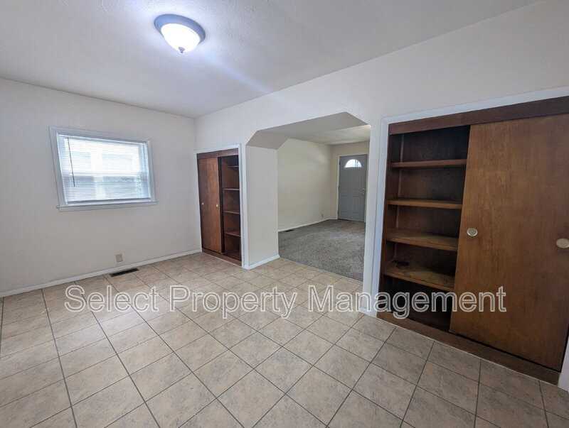122 W Creighton Ave - Photo 6 of 21