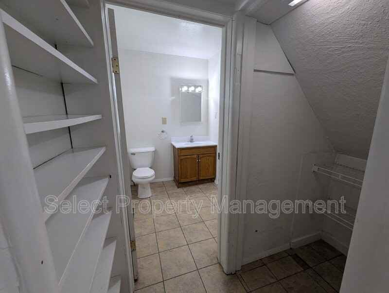 122 W Creighton Ave - Photo 7 of 21
