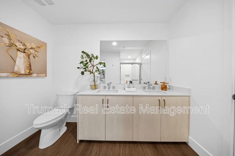218 N El Molino Ave #204 - Photo 3 of 11