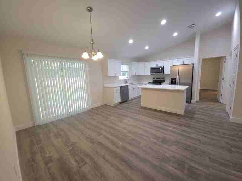 387 E Caldwell Dr - Photo 3 of 18