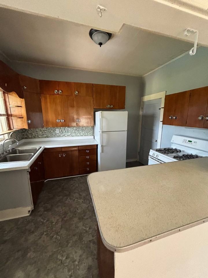 714 2nd Ave Ne #1 - Photo 3 of 11