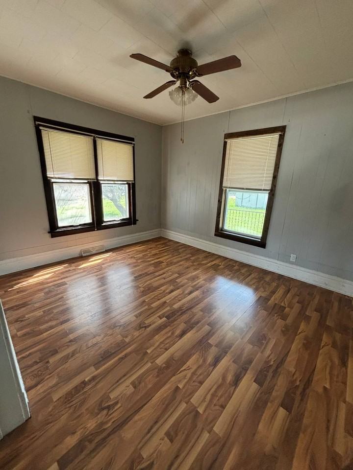 714 2nd Ave Ne #1 - Photo 4 of 11