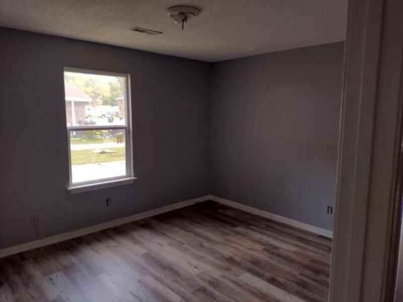124 Langley Dr - Photo 3 of 5