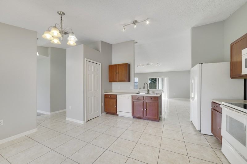 266 Chadworth Dr - Photo 3 of 12