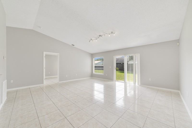 266 Chadworth Dr - Photo 4 of 12