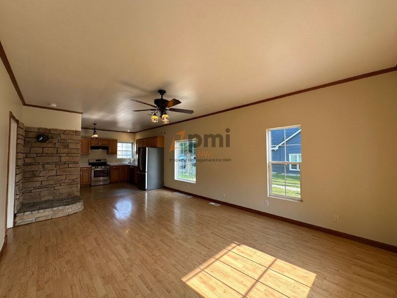 203 Locust St - Photo 3 of 19