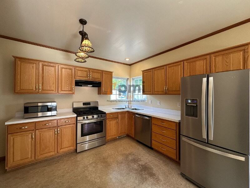 203 Locust St - Photo 7 of 19
