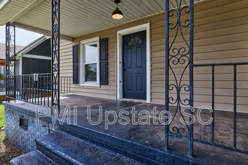 79 Allen St - Photo 4 of 23