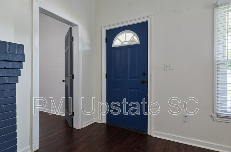 79 Allen St - Photo 5 of 23