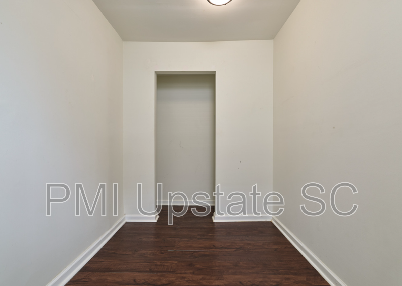 79 Allen St - Photo 6 of 23