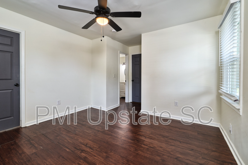 79 Allen St - Photo 7 of 23
