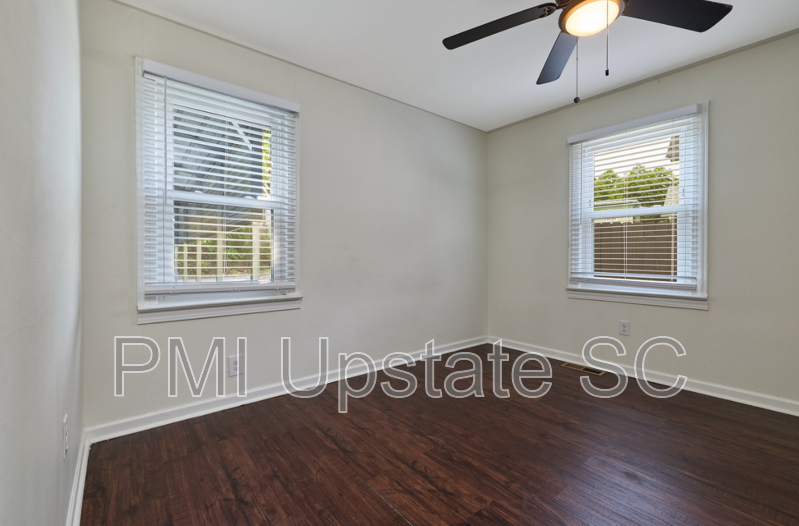 79 Allen St - Photo 7 of 22