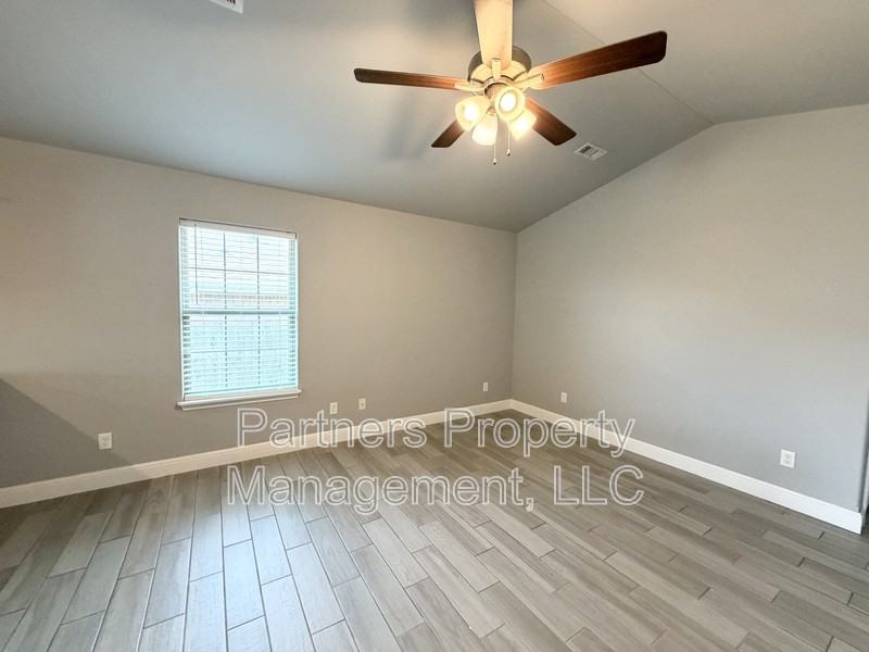 5910 Nw Hancock St - Photo 2 of 14
