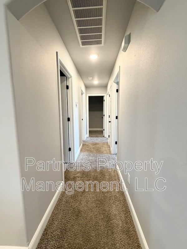5910 Nw Hancock St - Photo 4 of 14