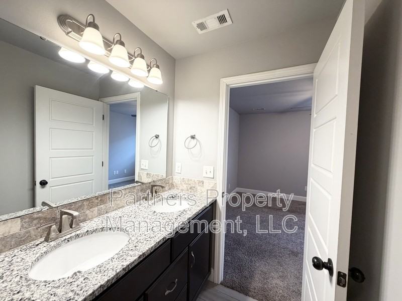 5910 Nw Hancock St - Photo 6 of 14